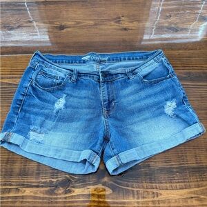 Super cute Old Navy boyfriend shorts